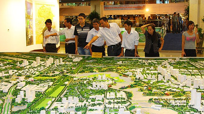 Tìm hiểu thông tin về đất đai ở nhiều địa phương nghiên cứu viên bị yêu cầu phải có giấy giới thiệu. Ảnh: Như Ý.