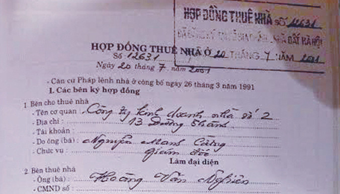 Hợp đồng gốc thuê biệt thự 12 Nguyễn Chế Nghĩa. Ảnh: P.V.