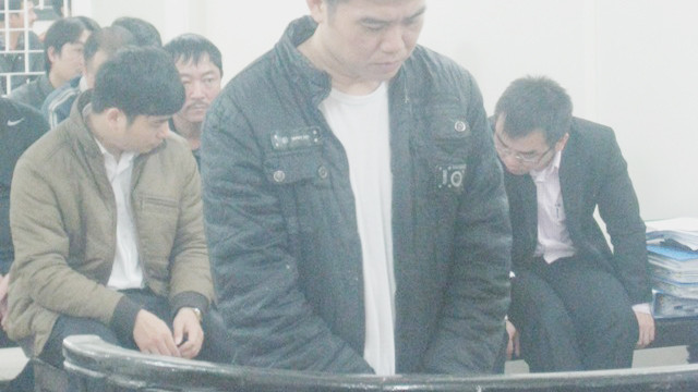 Giám đốc lừa trước vành móng ngựa