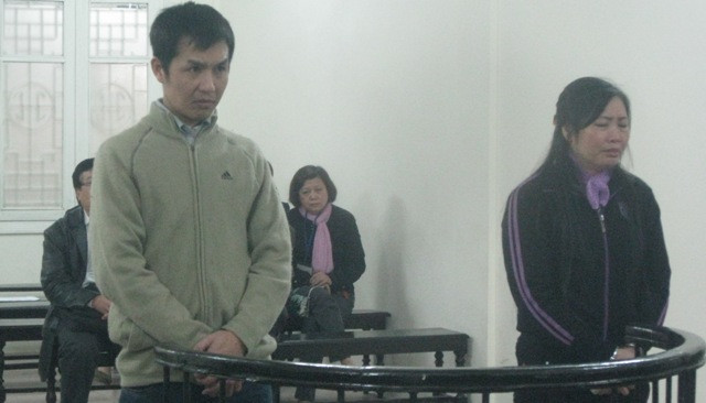 Hai siêu lừa trong phiên xử. Ảnh: Bảo Thắng