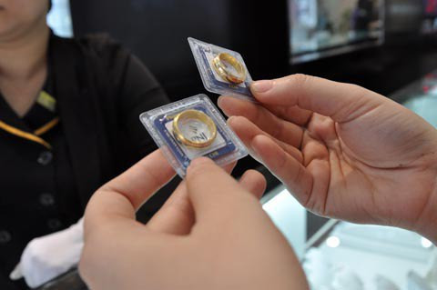 Giá vàng SJC xuống đáy 3 tuần