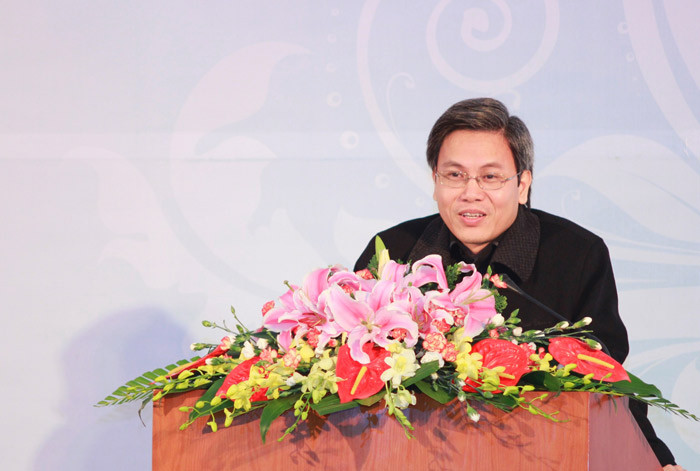 Diễn giả Giản Tư Trung cho rằng, giáo dục cần hướng đến “con tim có hồn, cái đầu khai phóng” 