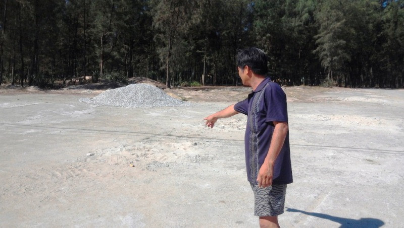 Hiện trường nơi ông Lành bị nhóm côn đồ bất ngờ tấn công từ phía sau. Ảnh: Ngọc Văn