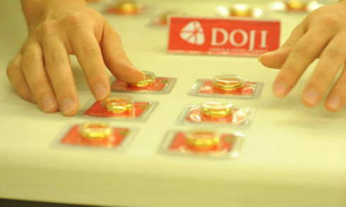 Giá vàng trong nước hiện cao hơn thế giới gần 2 triệu đồng. 