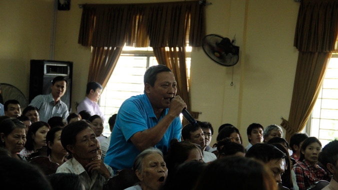 Nhiều người dân lo lắng sau khi giải tỏa, họ sẽ phải ở địa điểm cách xa chợ Cồn gây khó khăn trong việc buôn bán. Ảnh: Thanh Trần.