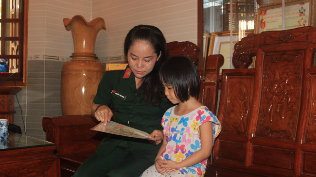 NSƯT Bích Ngọc kể cho con nghe về người thầy và sự nghiệp ca hát của mình.