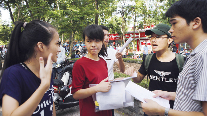 Thí sinh tham dự kỳ thi THPT Quốc gia 2015 nên tìm hiểu kỹ nguyện vọng 1. Ảnh: Như Ý.