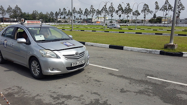 Người có nhu cầu lái xe số tự động sẽ được rút ngắn thời gian học, nhưng chi phí bỏ ra khó giảm. Ảnh: Bảo An.