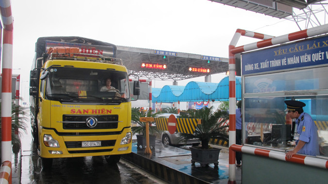 Việc lựa chọn vị trí trạm thu phí tới đây sẽ được điều chỉnh bằng các quy định cụ thể. Ảnh: Sỹ Lực.