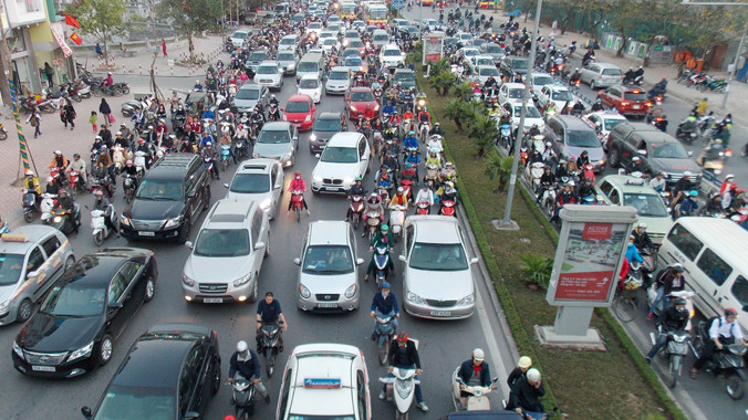 Sau hơn 3 năm thực hiện, dải phân cách phân làn trên phố Xã Đàn đã dỡ bỏ. Ảnh: Trọng Đảng.