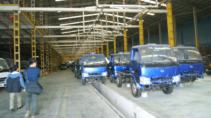 Xe tải từ 10 tấn trở xuống, xe buýt, xe khách trên 29 chỗ nên được xác định đây là dòng ô tô chiến lược thời gian tới. Ảnh: L.H.V.