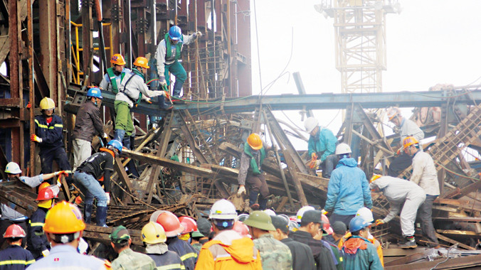 Hiện trường vụ sập giàn giáo tối 25/3.