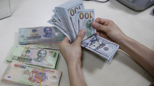 Cần theo dõi sát diễn biến thị trường tiền tệ. Ảnh: Như Ý.