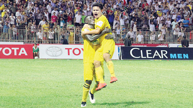 Omar và Đình Tùng lập công cho Thanh Hóa.