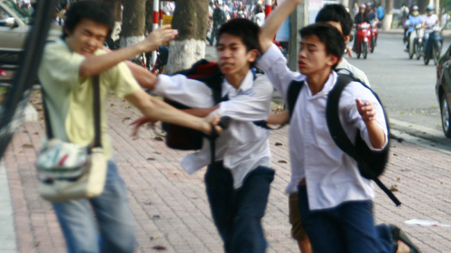 51,6% HS cho biết các em từng gặp bạo lực, trong đó bạo lực tinh thần là thường gặp nhất (chiếm 73%), bạo lực thể chất là 41%. Ảnh: Như Ý. 