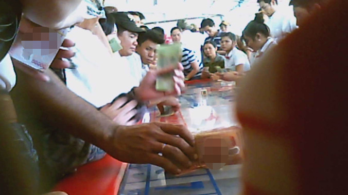 Ở Xà Xía con bạc “chém giết” nhau bằng tiền mặt.