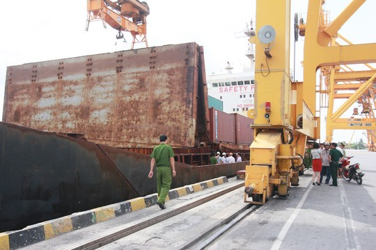 Tàu hàng nơi xảy ra vụ tai nạn lao động khiến 2 người thiệt mạng. Ảnh: Người lao động.