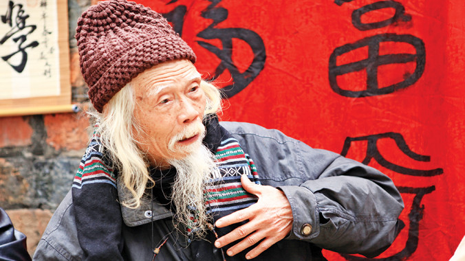 Thư pháp gia hàng đầu, tiến sỹ Cung Khắc Lược. Ảnh: Trần Công Đạt.