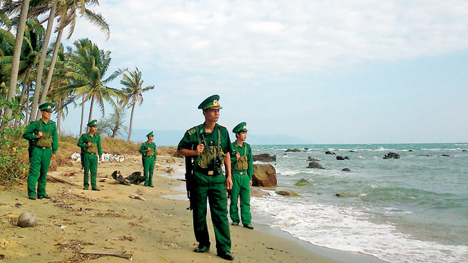 Tuần tra bờ biển. Ảnh: Nguyễn Long.