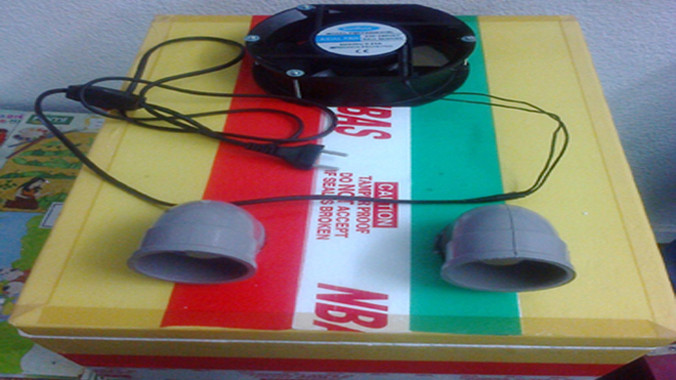 “Máy lạnh handmade” của anh Lê Minh Vương đặt trong phòng làm việc. Ảnh: L.M.V.