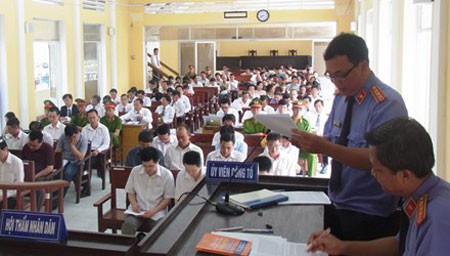 Quang cảnh phiên tòa. Ảnh: Tuổi trẻ