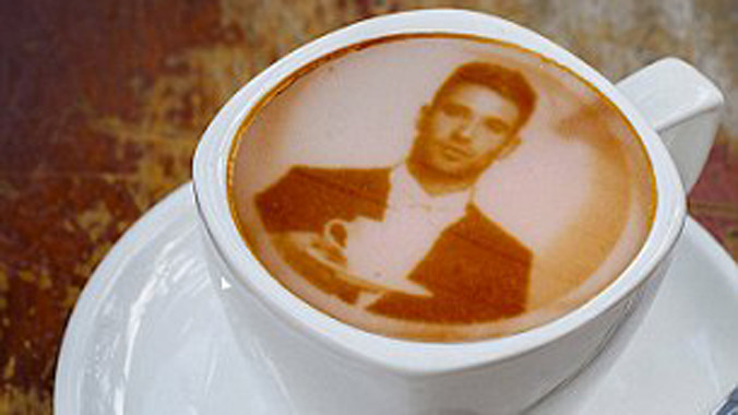 Mốt in ảnh lên cà phê trong tách