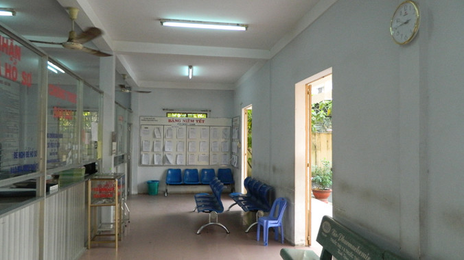 Bộ phận tiếp nhận hồ sơ và trả kết quả thủ tục hành chính UBND phường Tăng Nhơn Phú B vắng như chùa Bà Đanh.Ảnh: Huy Thịnh.