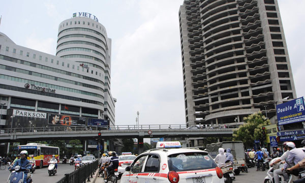 Cao ốc mọc trên đất di dời nhà máy. Ảnh: Minh Tuấn.