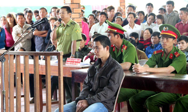 Bị cáo Hoàng Minh Trung tại phiên tòa. Ảnh: Nhân Dân. 