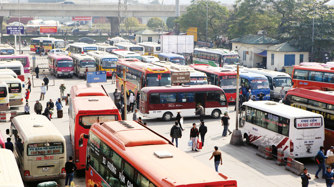 Giá cước vận tải án binh bất động gây bức xúc cho hành khách. Ảnh: Ngọc Châu.