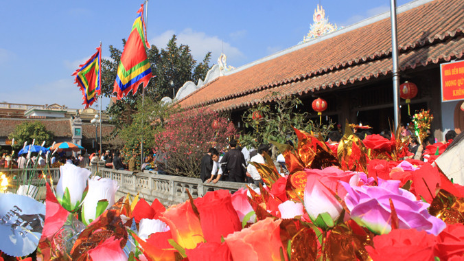Lễ hội Phủ Dày, một trong những điểm thu hút khách thập phương. Ảnh: COVIET.