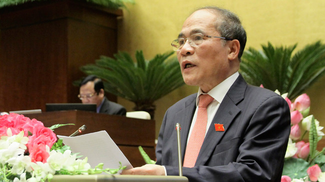 Phát biểu Bế mạc kỳ họp, Chủ tịch QH Nguyễn Sinh Hùng nhấn mạnh, QH yêu cầu Chính phủ, các cấp, ngành bảo vệ vững chắc độc lập, chủ quyền. Ảnh: Như Ý.