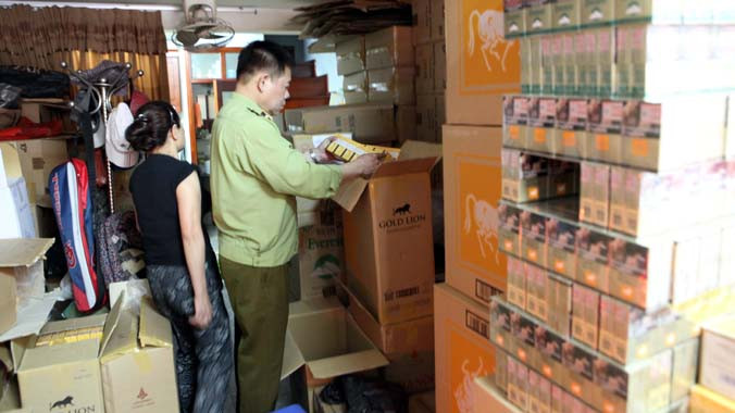 Các đối tượng ngày càng dùng nhiều “chiêu trò” để buôn lậu. Ảnh: Đức Huy.