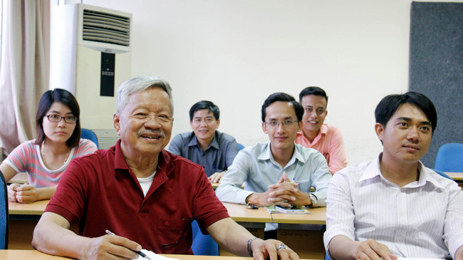Buổi học cao học đầu tiên của cụ Thiệt. Ảnh: Thanh Trần.