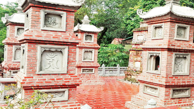 Sở VHTT Hà Nội yêu cầu chỉnh trang hai hạng mục xây dựng chưa đúng hồ sơ phê duyệt tại di tích quốc gia chùa Trăm Gian. Ảnh: T.Toan.