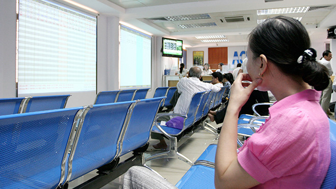 Nhà đầu tư trên sàn ACBS lặng lẽ nhìn tiền bốc hơi khỏi cổ phiếu. Ảnh: Như Ý.