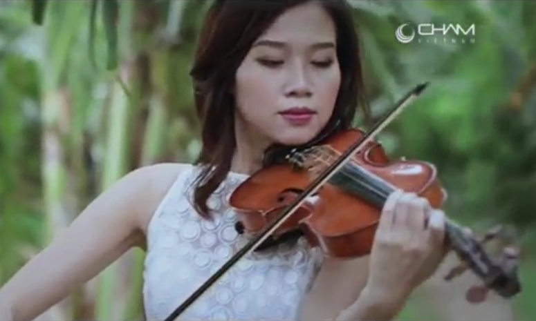 Khánh Linh trong MV "Chiếc đèn ông sao" (ảnh chụp qua clip).