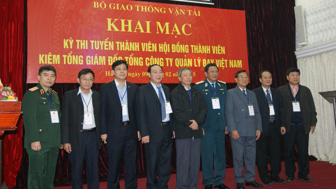 Ban giám khảo có 3 vị tướng lĩnh quân đội và 6 thứ trưởng. Ảnh: L.H.V.