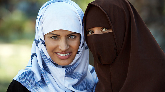 Ai Cập cấm phụ nữ mặc hijab tắm biển