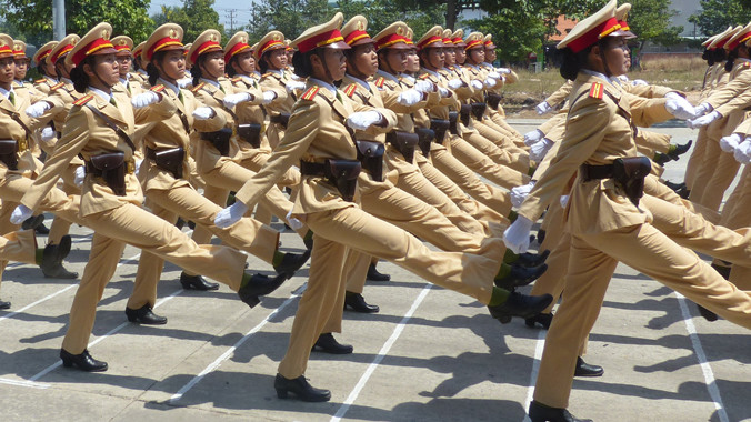 Luyện tập dưới trời nắng gắt.