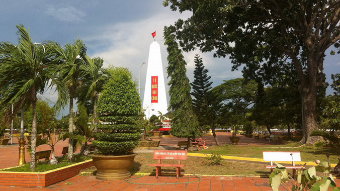 Nghĩa trang liệt sỹ thành phố Cần Thơ có gần 94,7% mộ từ trần đang chia lìa vợ chồng. Ảnh: Sáu Nghệ.