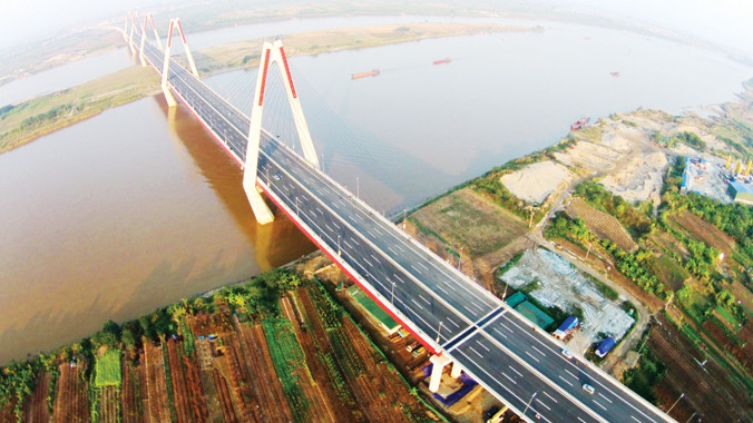 Cầu Nhật Tân nhìn từ trên cao. Ảnh: Bình Minh.