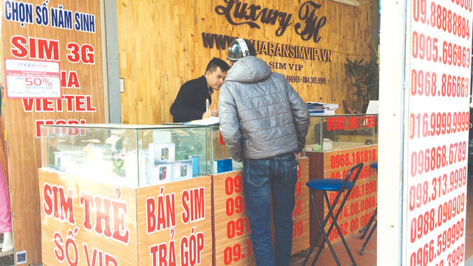 Thời điểm này, các đại lý bán sim luôn tấp nập khách hàng.