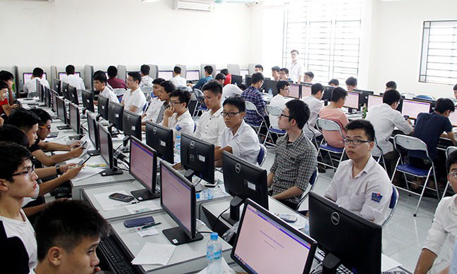 Thí sinh dự thi đánh giá năng lực. Ảnh: Zing