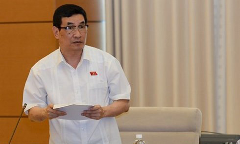 Thẩm tra dự án, ông Đào Trọng Thi cho rằng, quy định đối tượng được xét cấp thẻ như trong dự thảo quá rộng. Ảnh: VOV