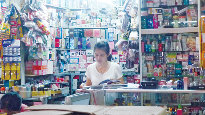 Tràn lan mỹ phẩm chứa dẫn chất paraben bán tại siêu thị và chợ ở TPHCM. Ảnh: L.N.