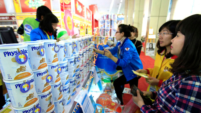 Giá sữa tiếp tục được quản lý chặt chẽ. Ảnh: Như Ý.