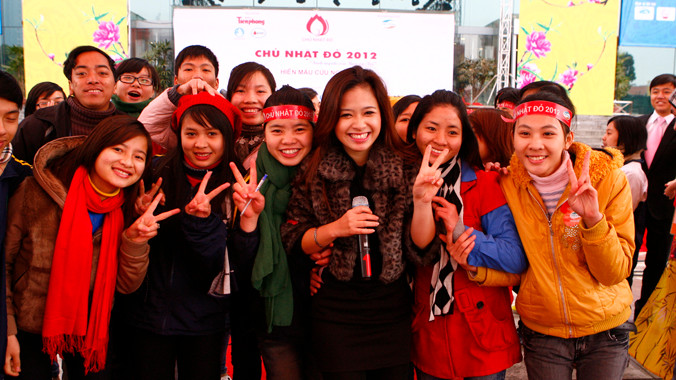 Ca sỹ Dương Hoàng Yến tại Chủ nhật Đỏ 2012. Ảnh: Hồng Vĩnh.