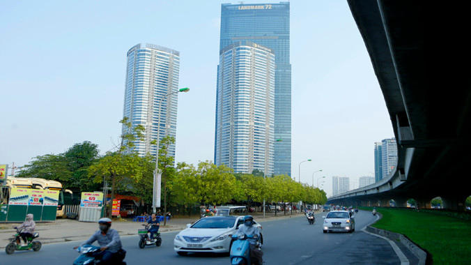 Trung bình người dân phải bỏ đến 8-11 tỷ đồng để mua một căn hộ tại Keangnam, giờ còn “mua” thêm nỗi lo mất tiền quỹ bảo trì. Ảnh: Như Ý.