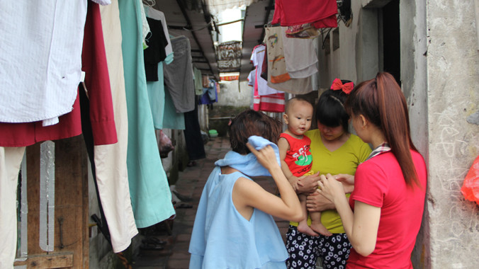 Dãy trọ của công nhân ở thôn Bâu, xã Kim Chung (Đông Anh, Hà Nội). ẢNH: PV.